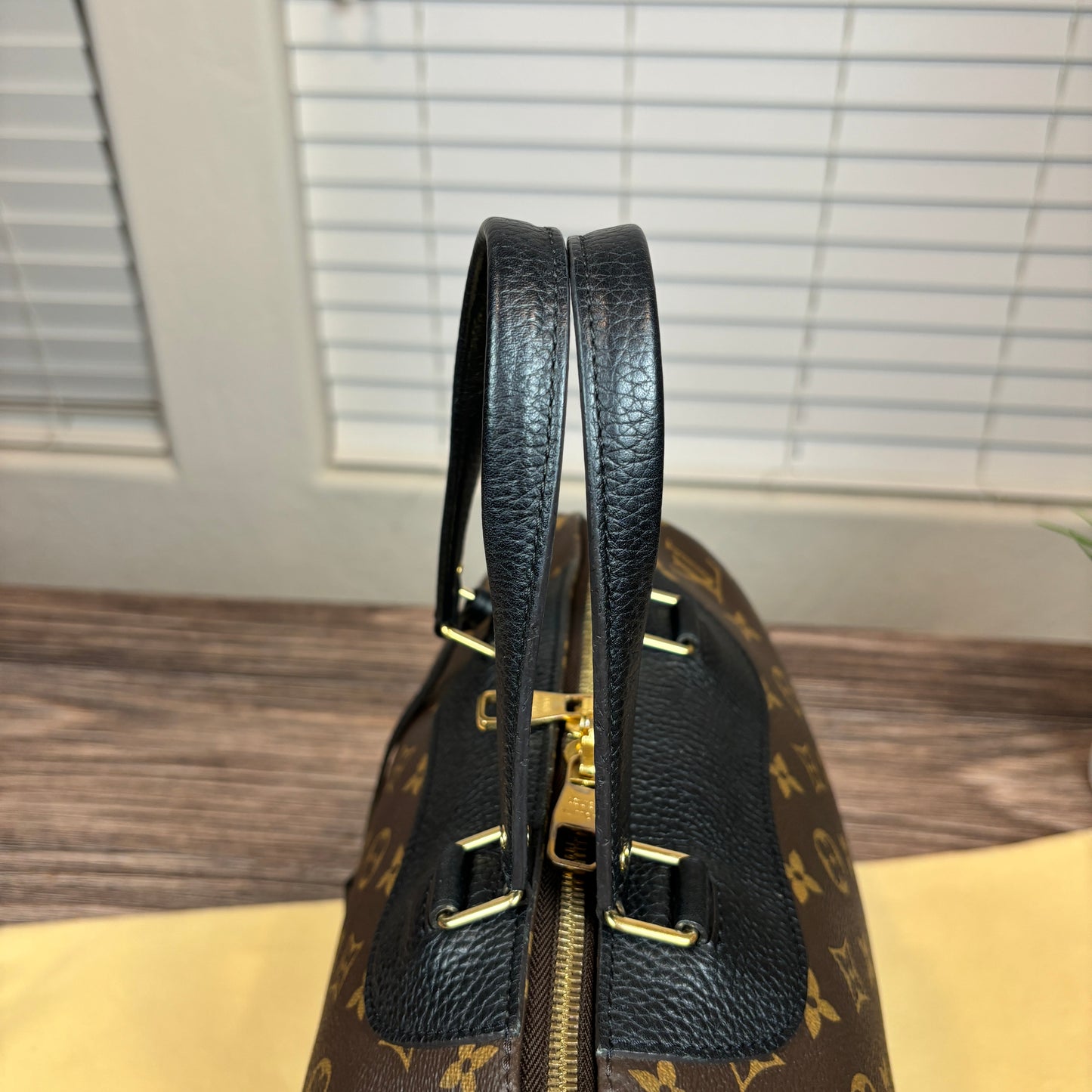 Louis Vuitton Retiro Noir