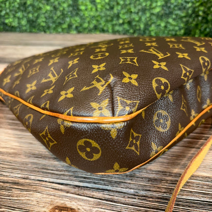 Louis Vuitton Monogram Canvas Odeon MM