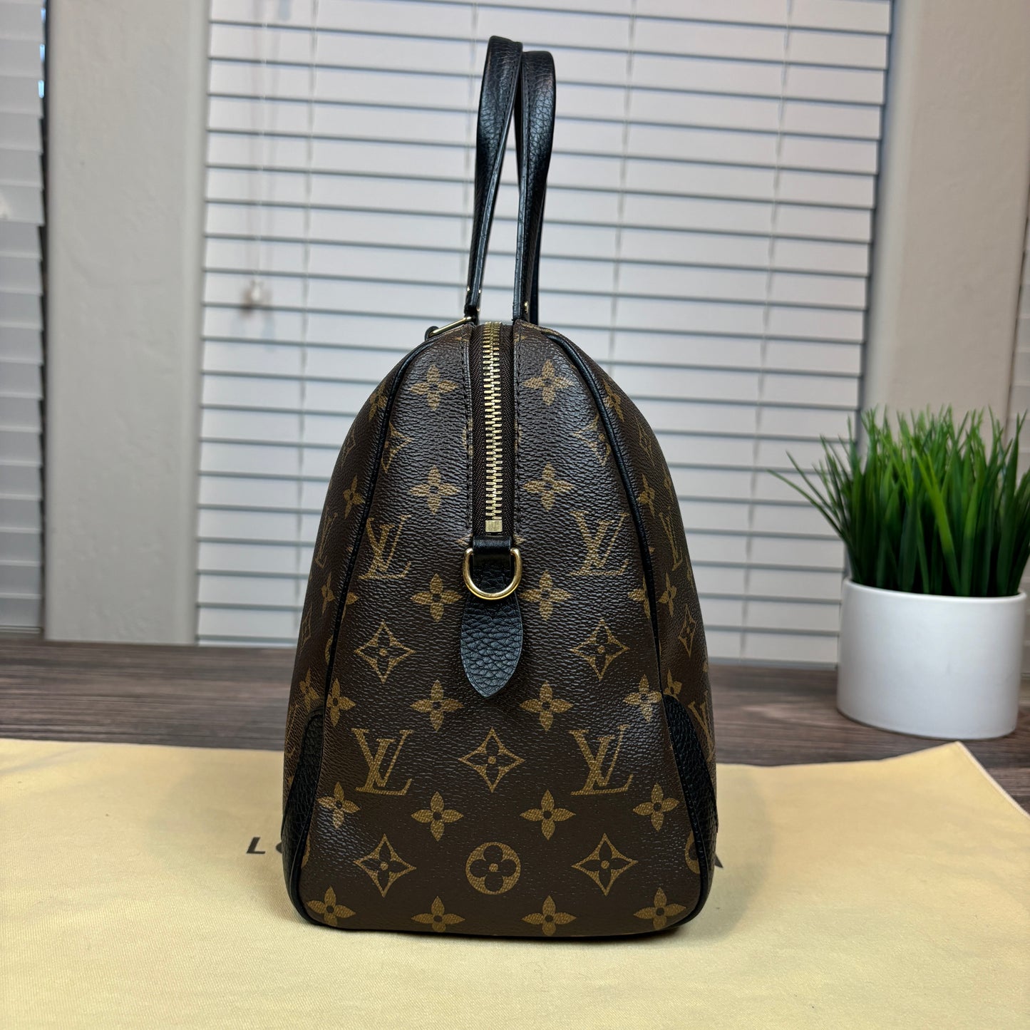 Louis Vuitton Retiro Noir