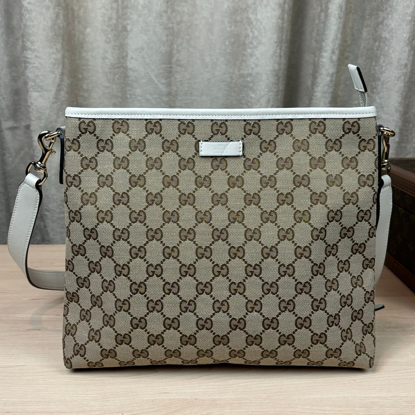 Gucci GG Classic Flat Medium Messenger Bag