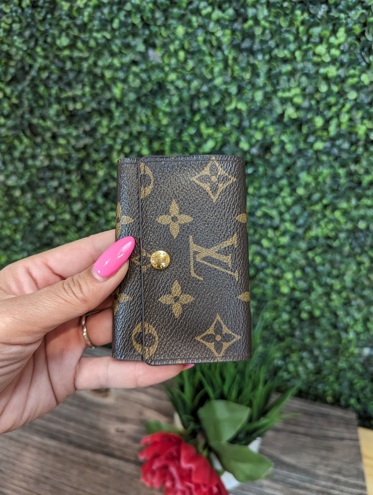 Louis Vuitton - Monogram Wallet with Gold Chain – The Reluxed Collection