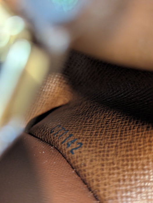 Louis Vuitton 6 key holder White Cloth ref.934875 - Joli Closet