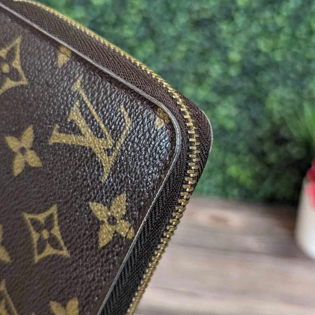 Louis Vuitton Monogram Zippy Wallet