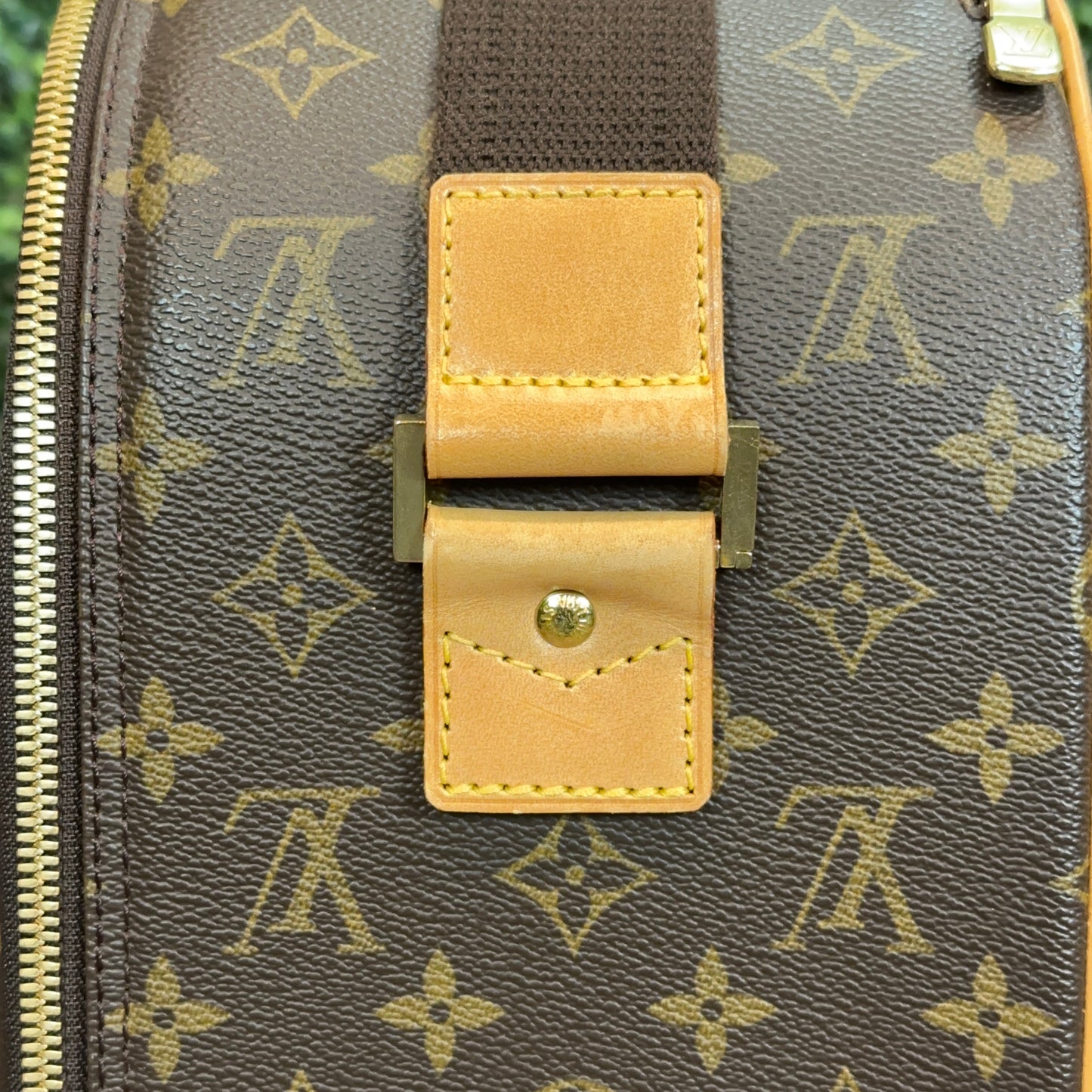 Louis Vuitton Monogram Packall PM