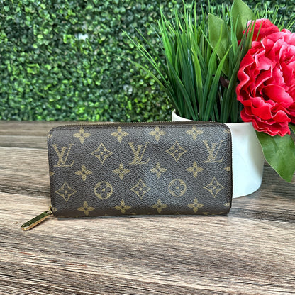 Louis Vuitton Monogram Zippy Wallet