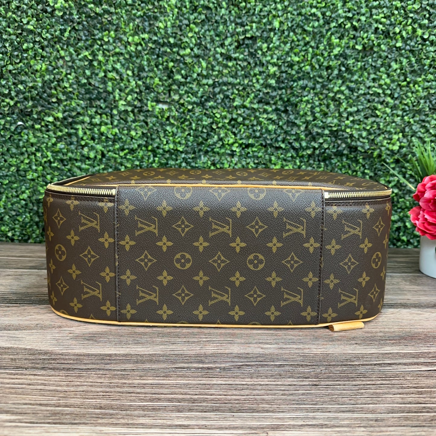 Louis Vuitton Monogram Packall PM