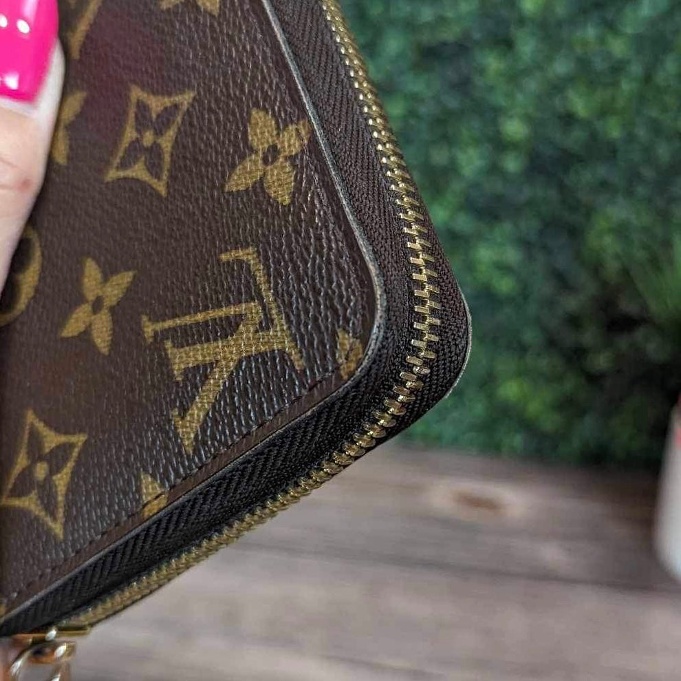 Louis Vuitton Monogram Zippy Wallet