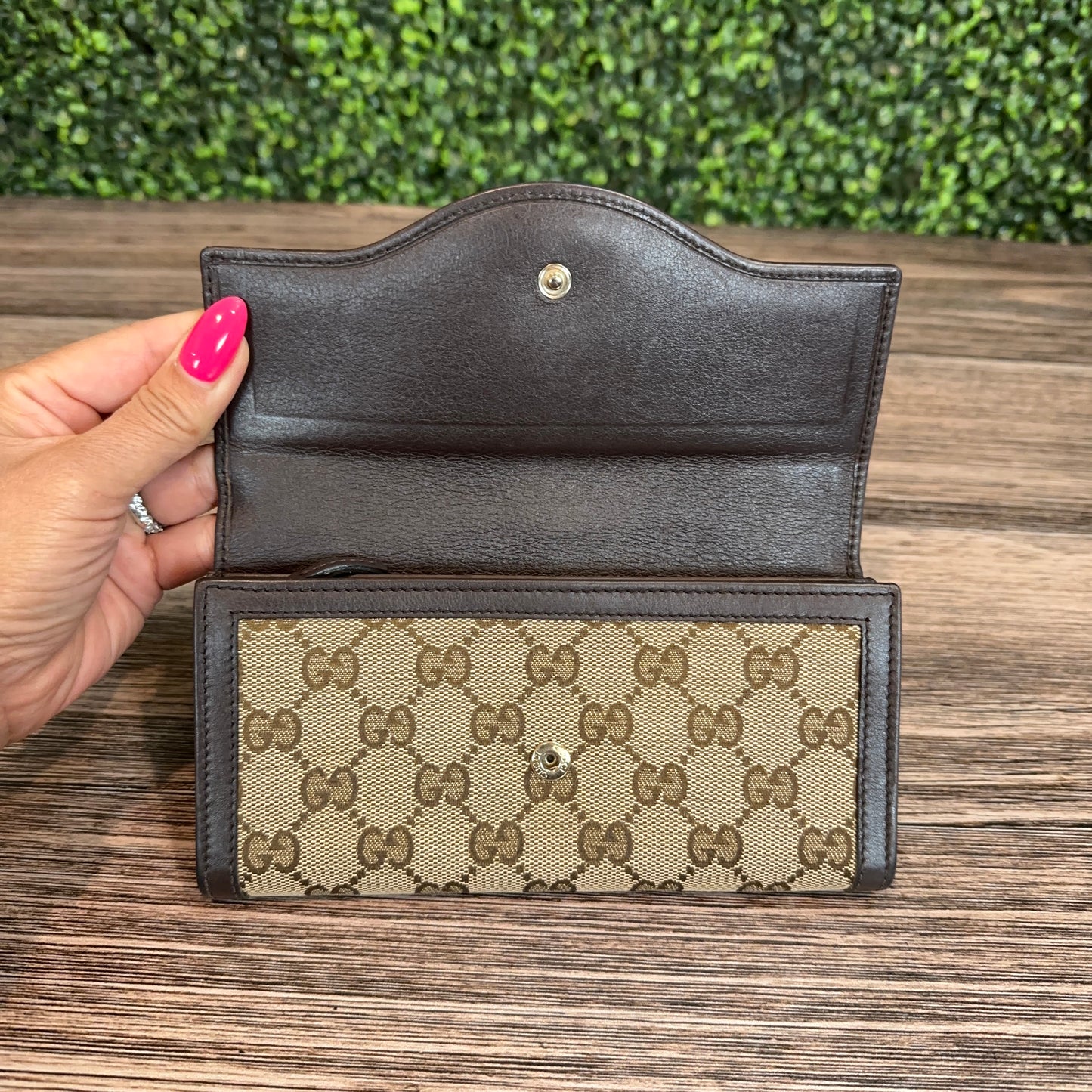 Gucci Beige GG Logo Sukey Continental Wallet