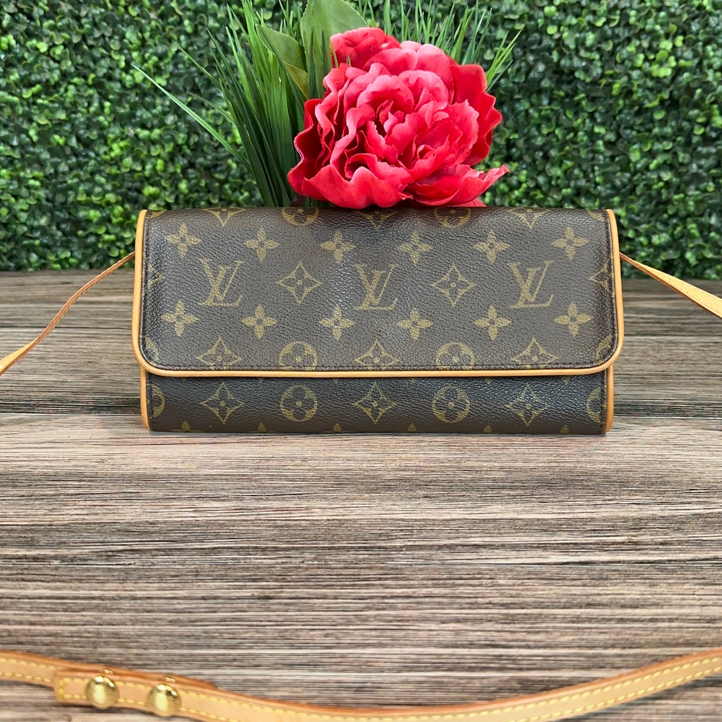 Louis Vuitton Pochette Twin GM