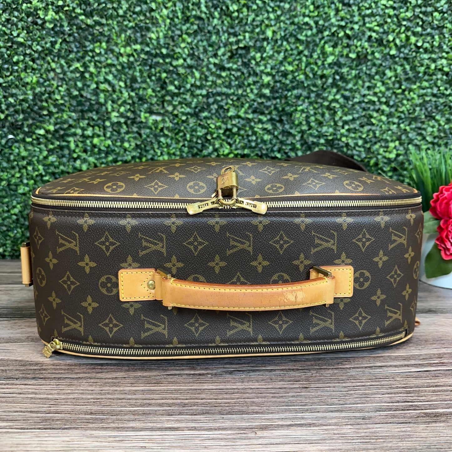 Louis Vuitton Monogram Packall PM