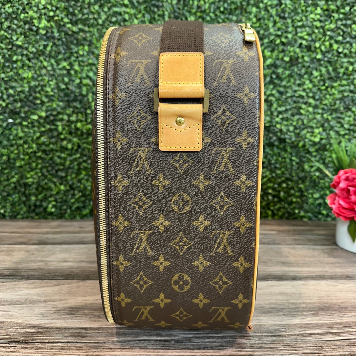 Louis Vuitton Monogram Packall PM