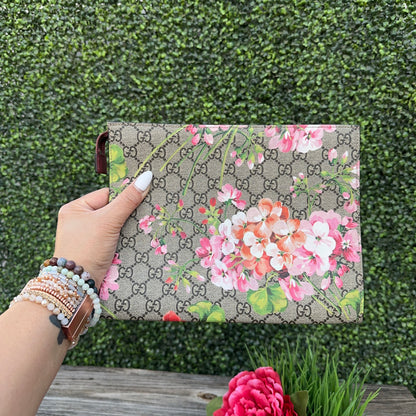 Gucci GG Supreme Blooms Cosmetic Case in Antique Rose