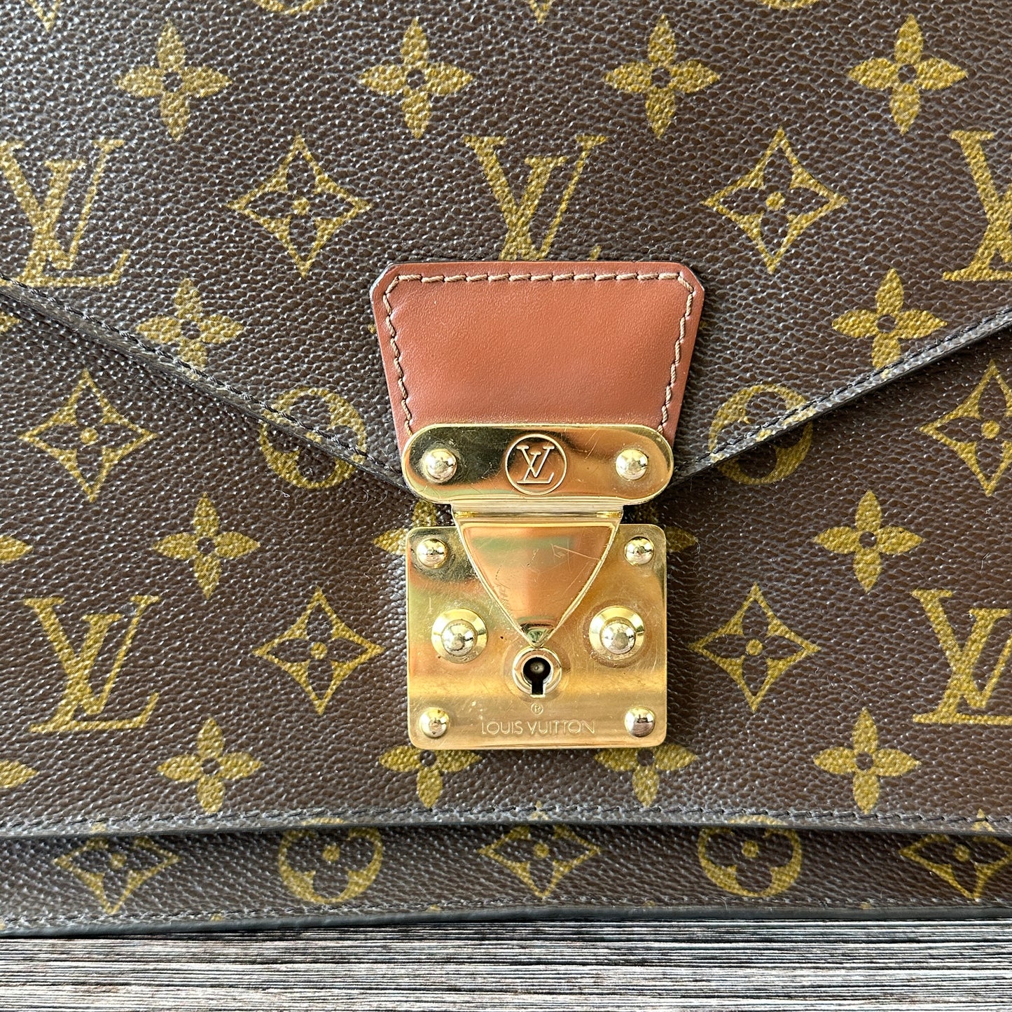 Louis Vuitton Monceau 26