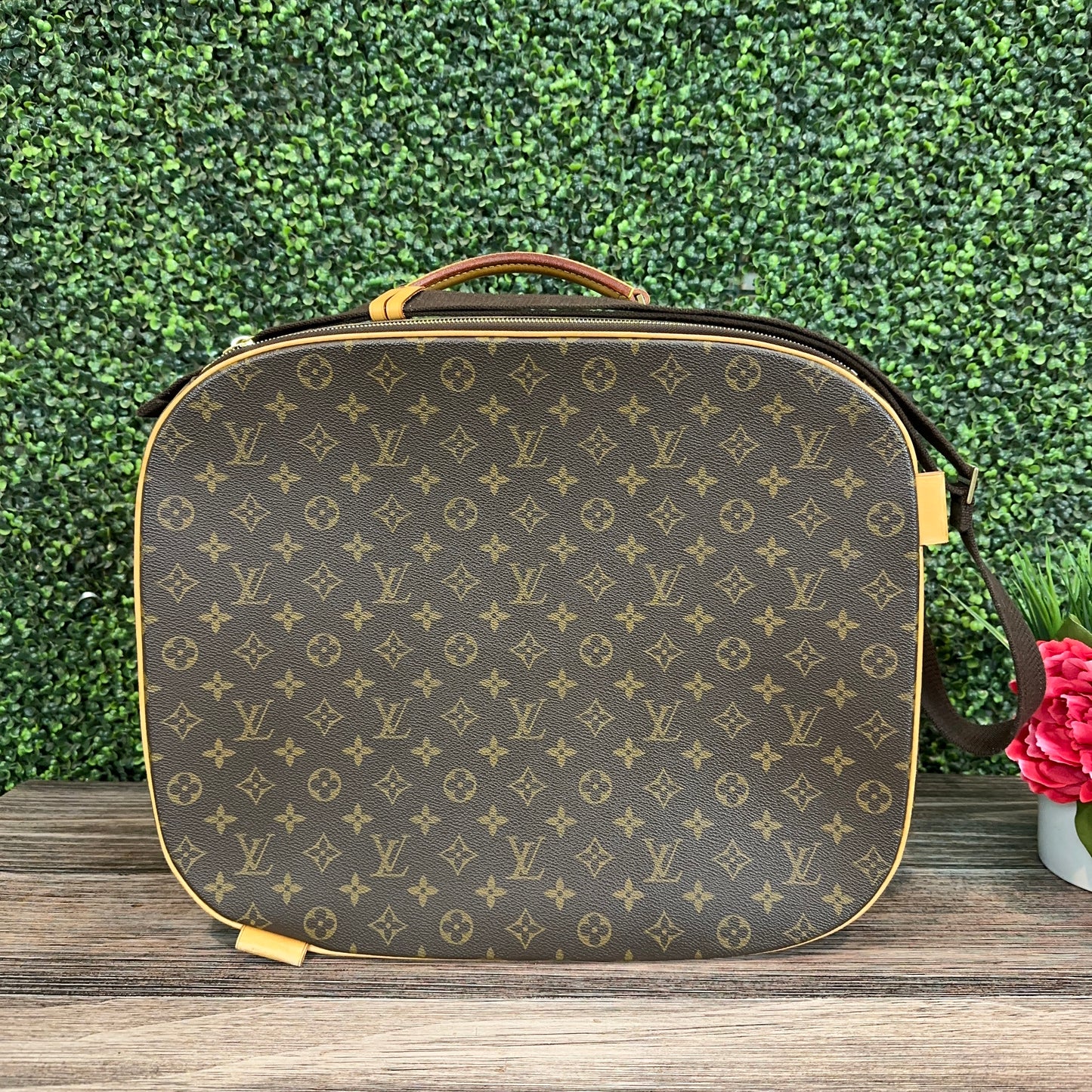 Louis Vuitton Monogram Packall PM