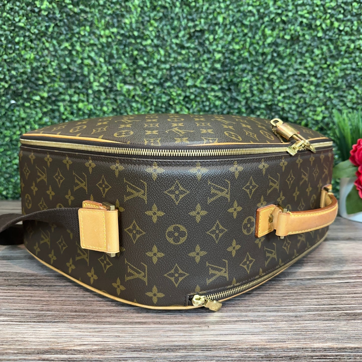 Louis Vuitton Monogram Packall PM