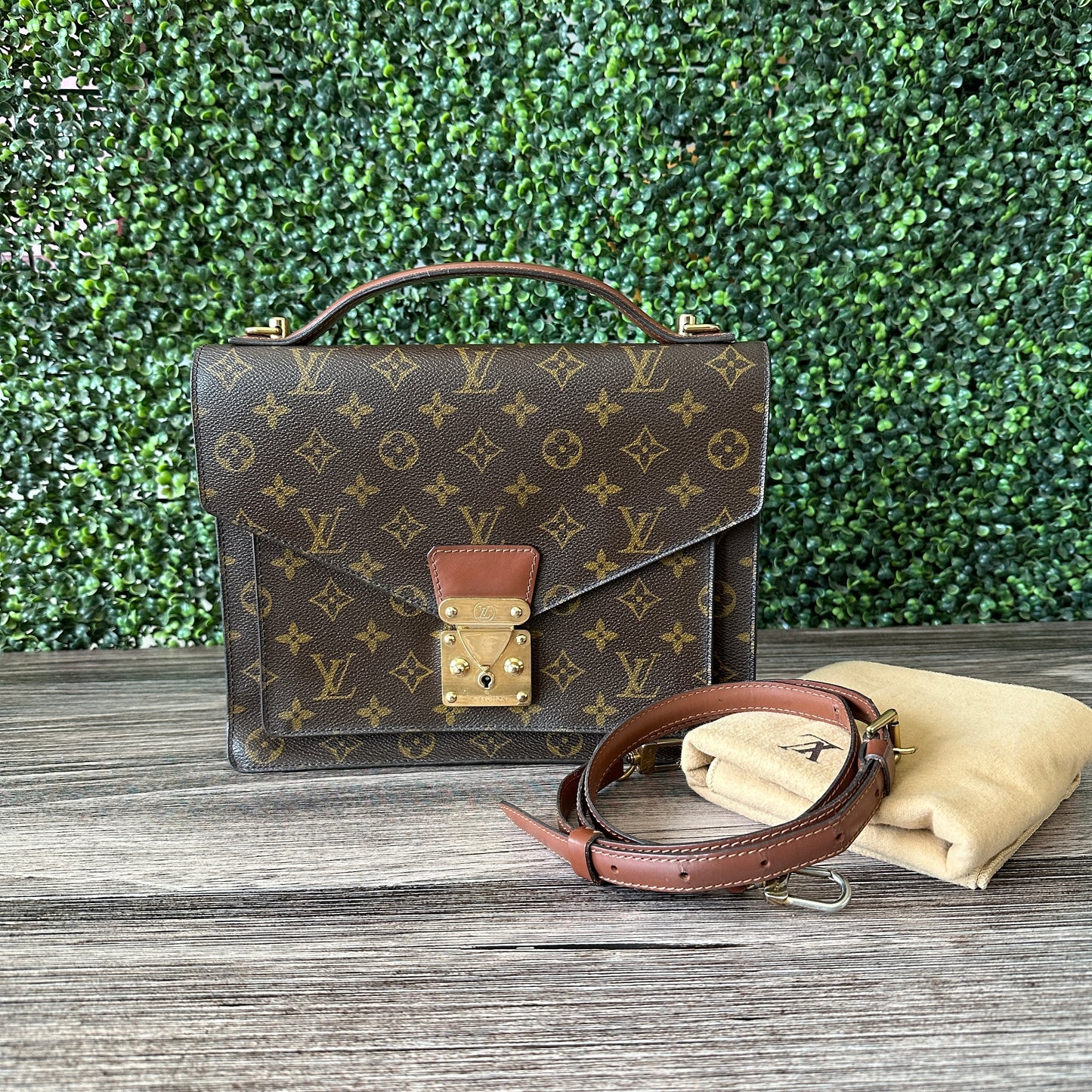 Louis Vuitton Monceau 26