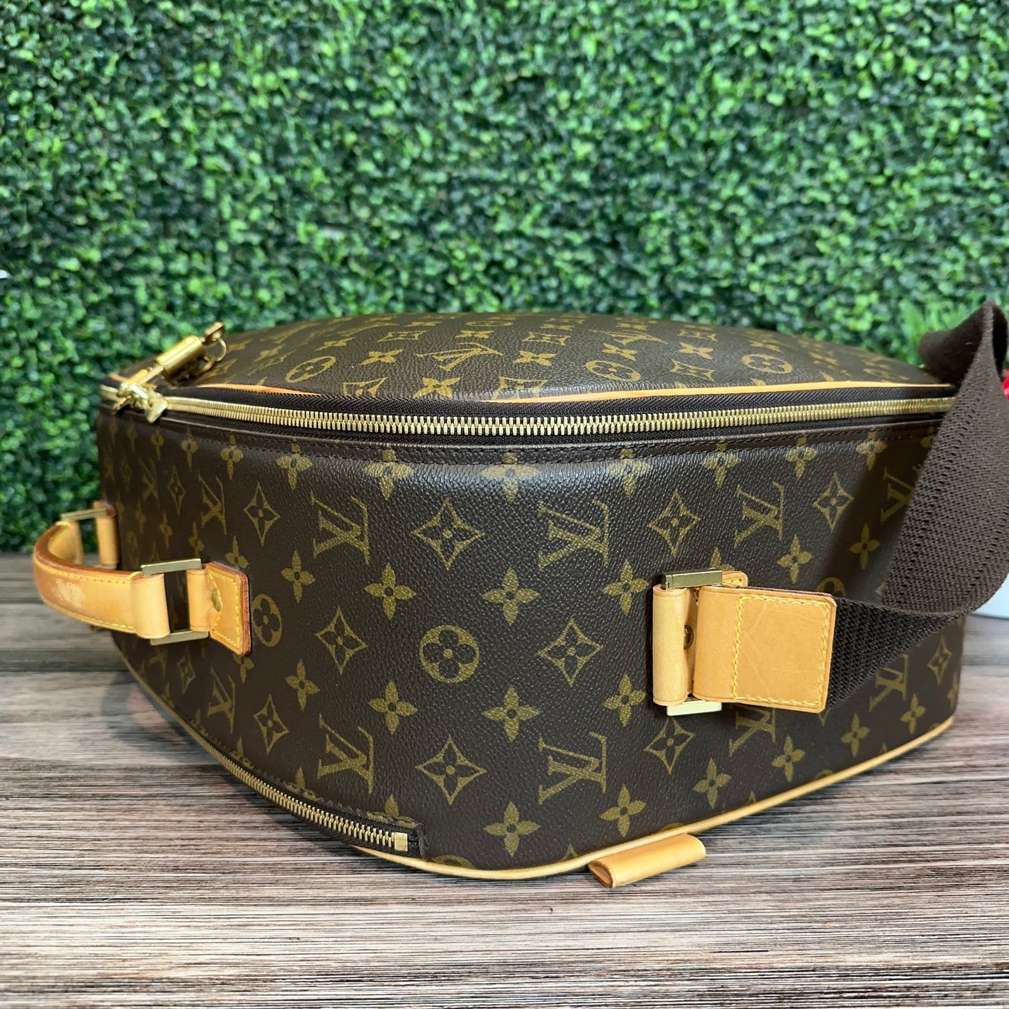 Louis Vuitton Monogram Packall PM