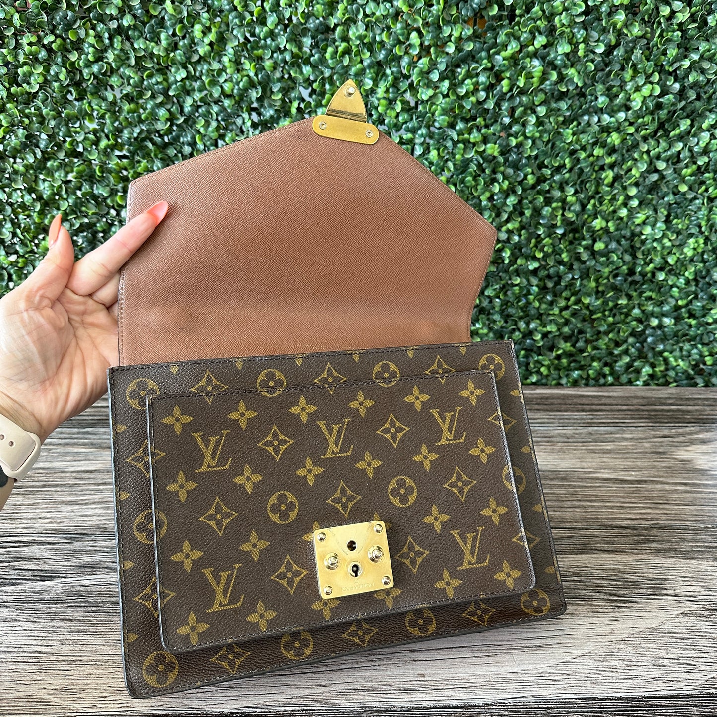 Louis Vuitton Monceau 26