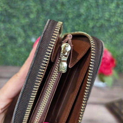 Louis Vuitton Monogram Zippy Wallet