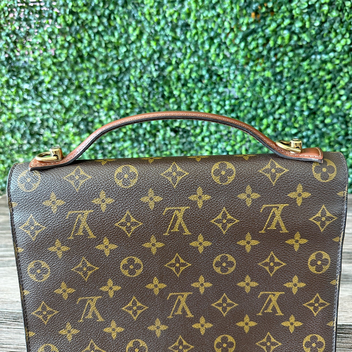 Louis Vuitton Monceau 26