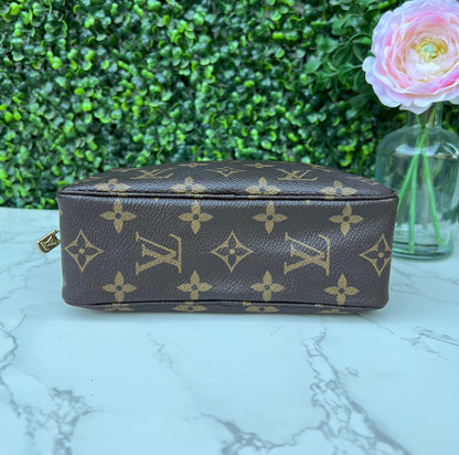 Vintage Trousse Toilette 18 Cosmetic Bag Monogram Canvas