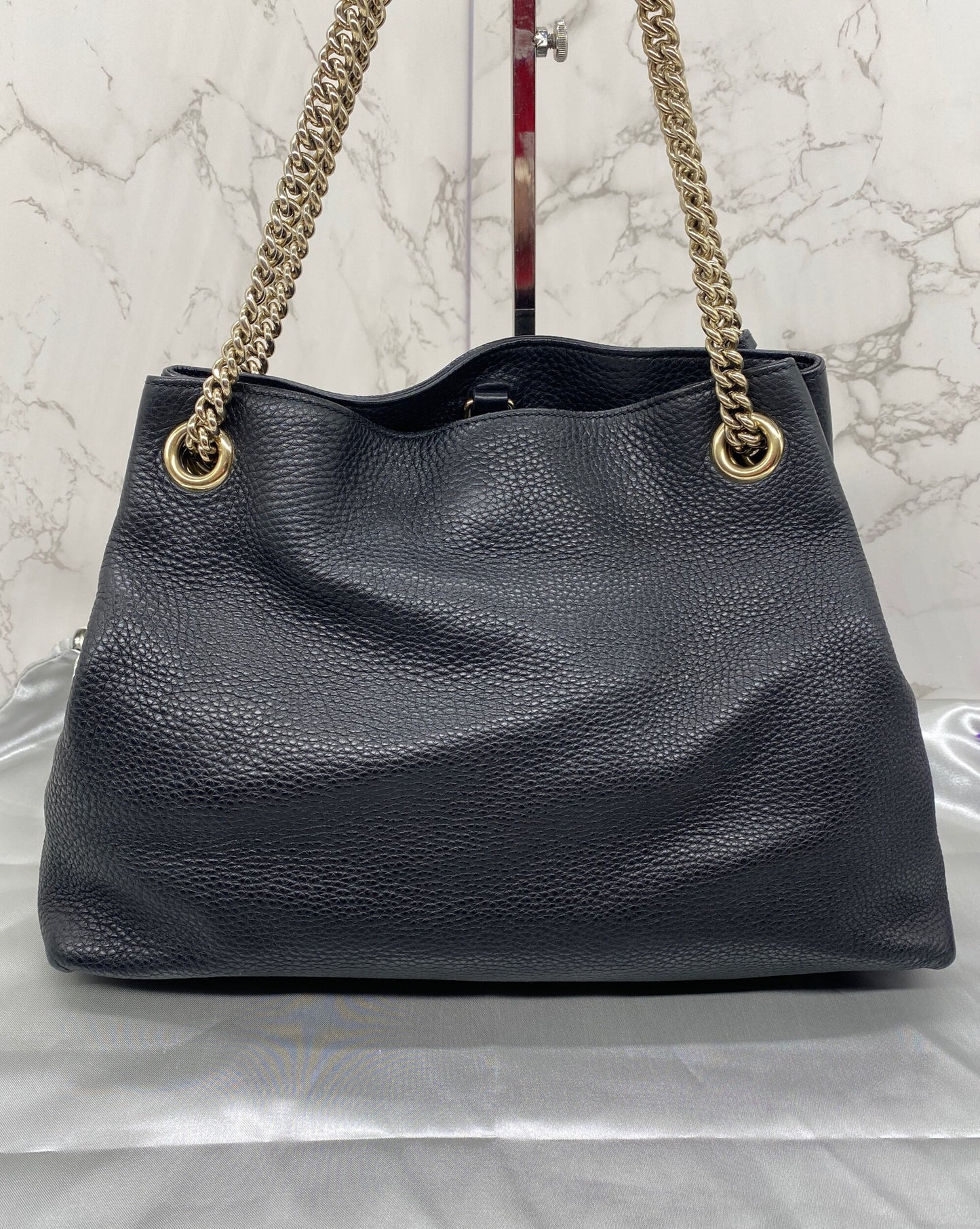 Gucci GG Medium Soho Double Chain Pebbled Leather in Black