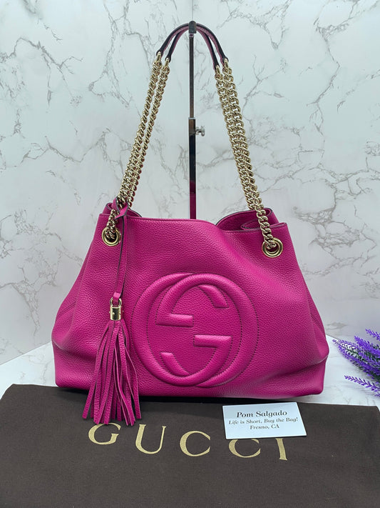 Gucci GG Soho Double Chain Pebbled Leather in Fuchsia Medium