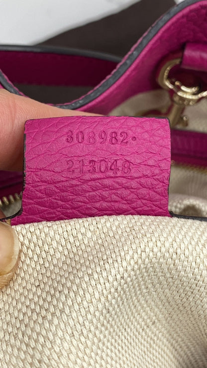 Gucci GG Soho Double Chain Pebbled Leather in Fuchsia Medium