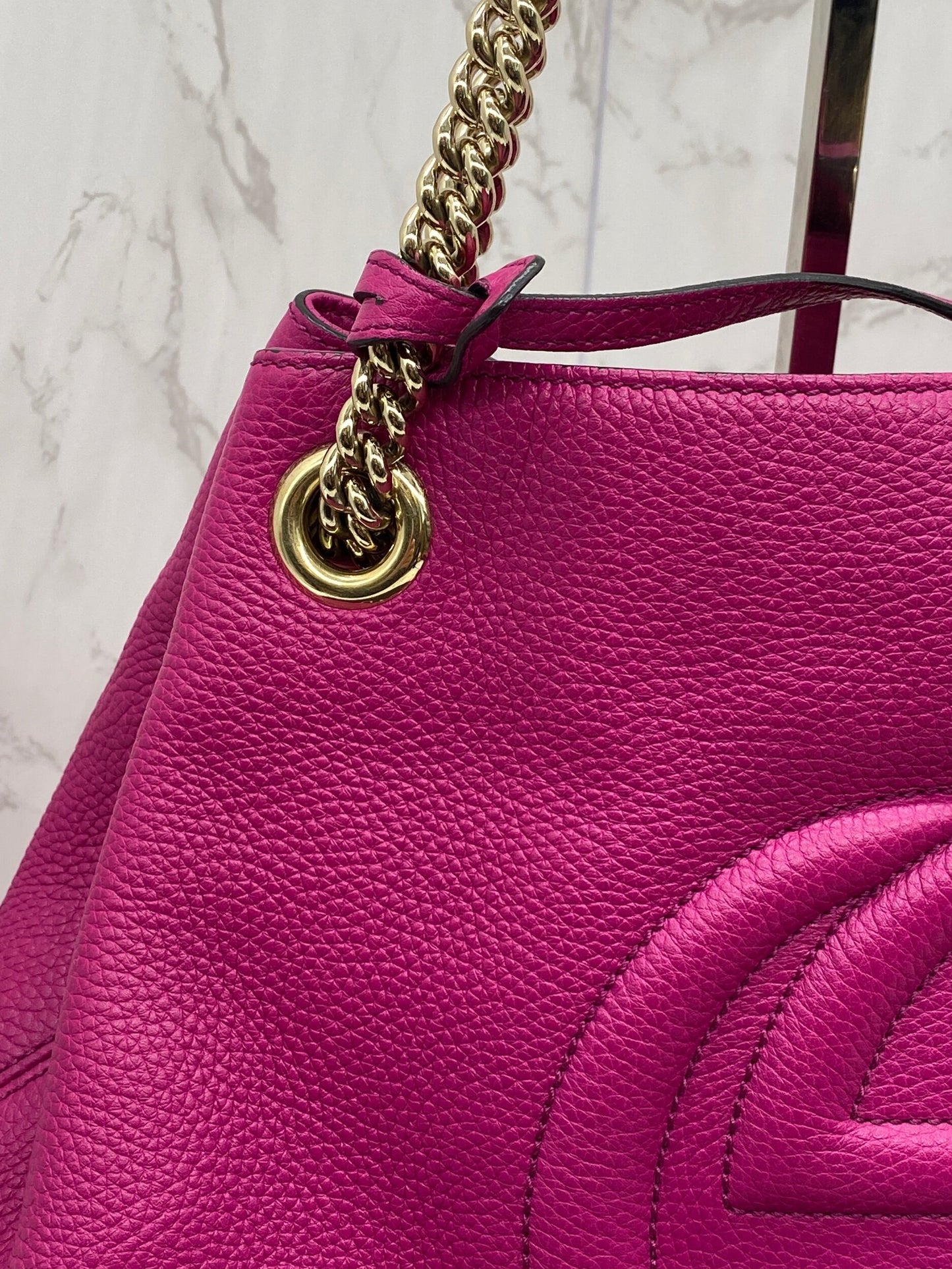 Gucci GG Soho Double Chain Pebbled Leather in Fuchsia Medium