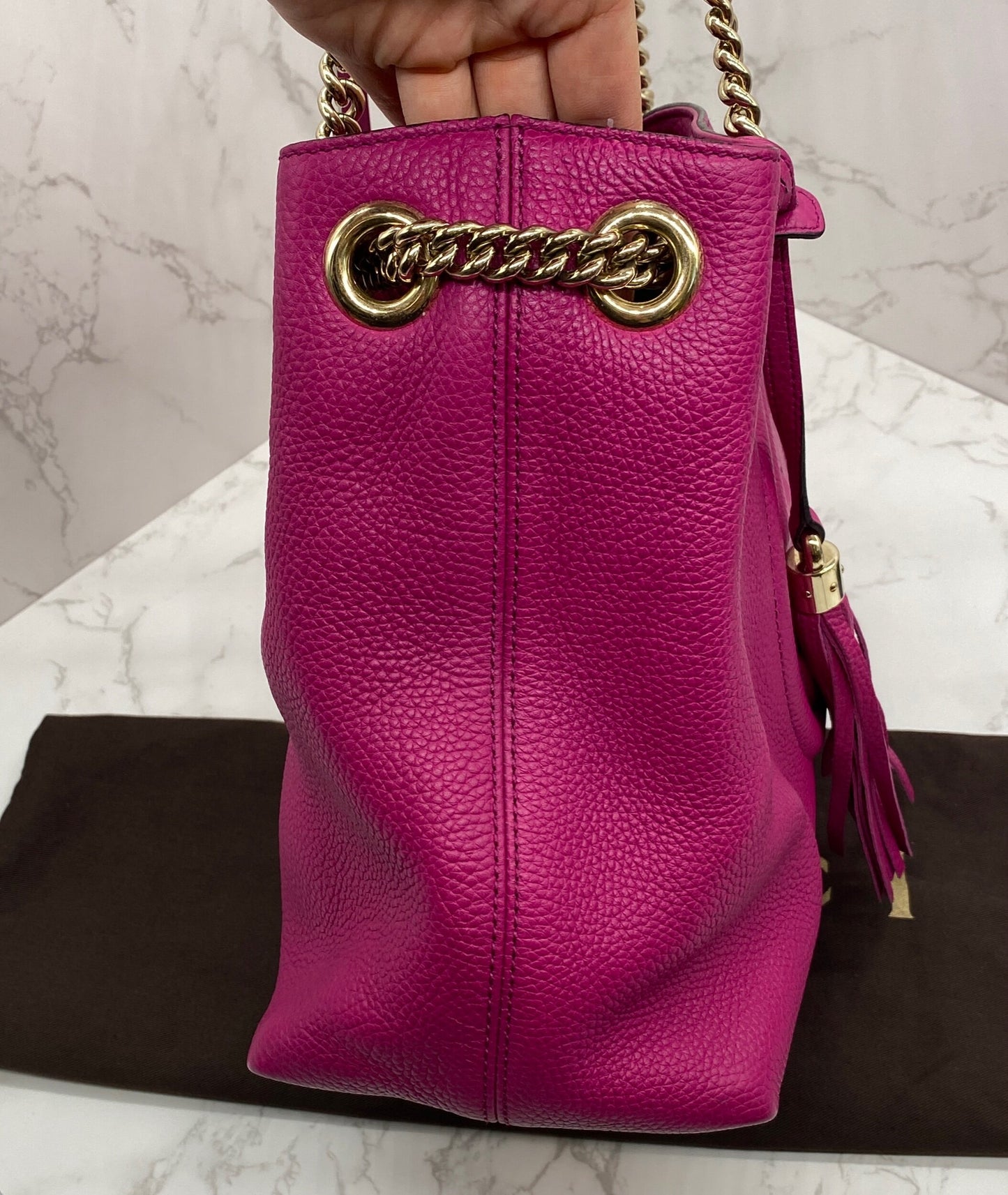 Gucci GG Soho Double Chain Pebbled Leather in Fuchsia Medium