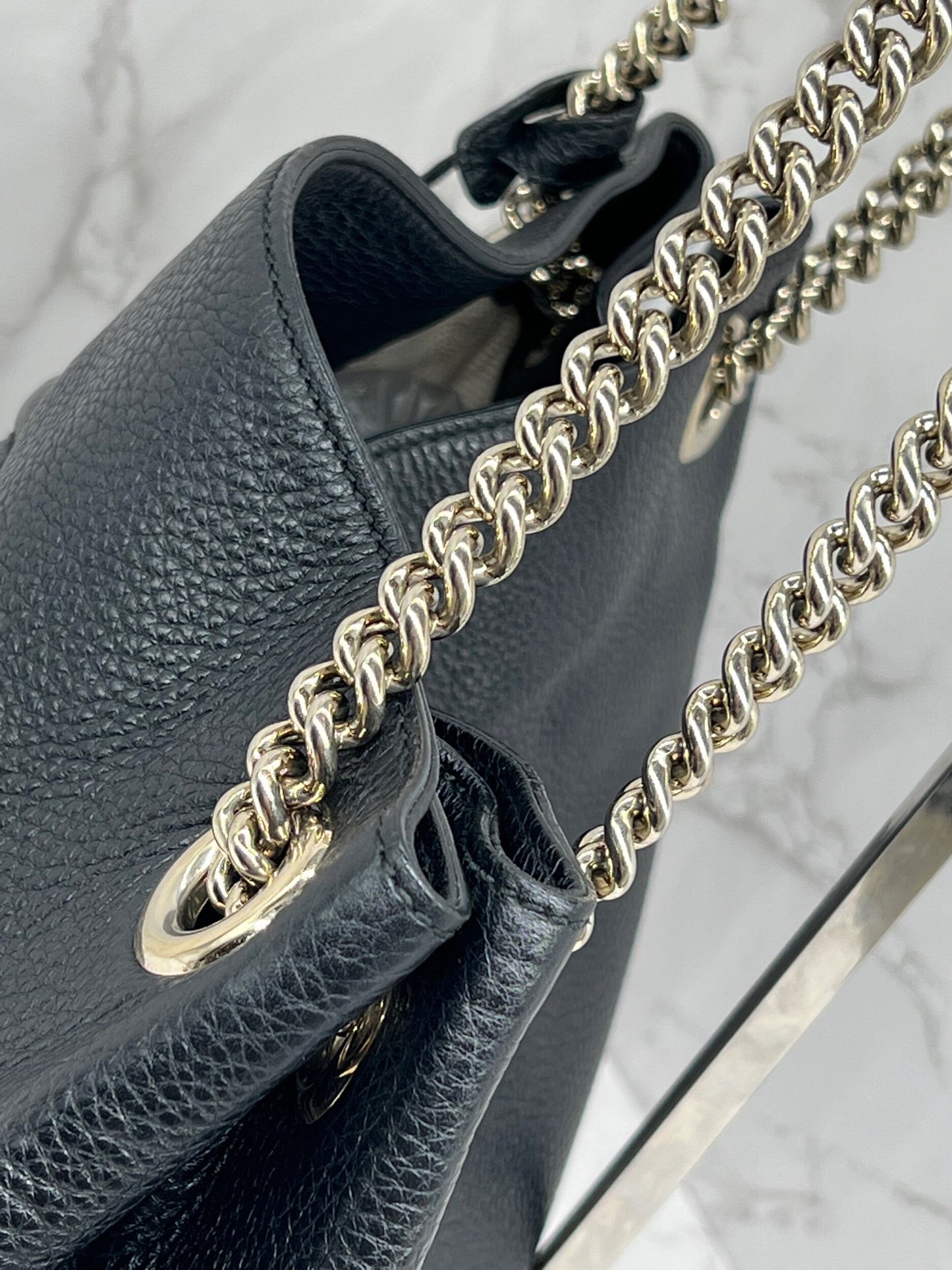 Gucci GG Medium Soho Double Chain Pebbled Leather in Black