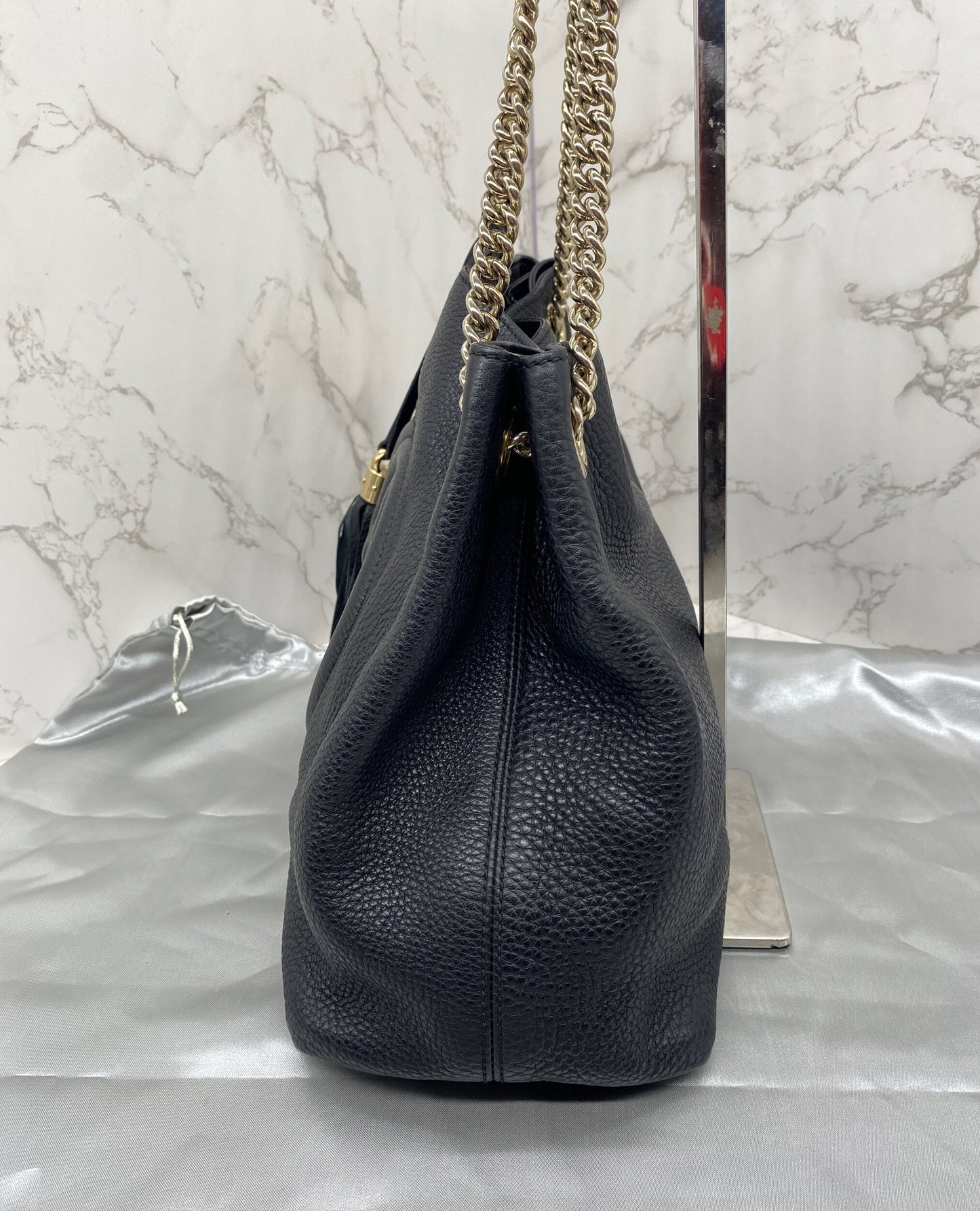 Gucci GG Medium Soho Double Chain Pebbled Leather in Black