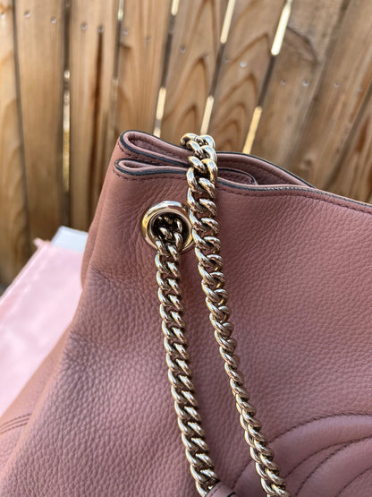 GG Large Beige Pink Pebbled Leather Soho Double Chain Tote Bag