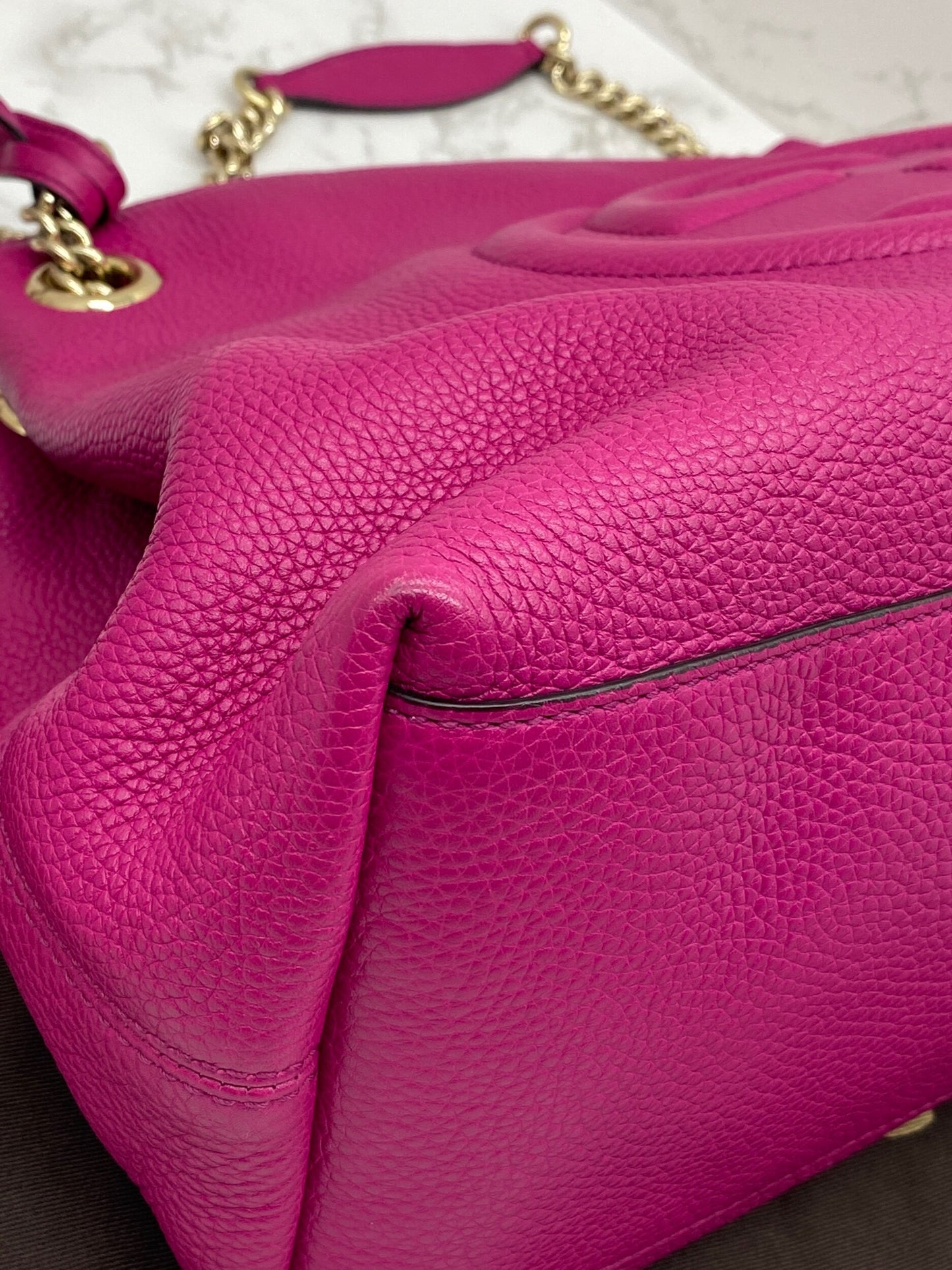 Gucci GG Soho Double Chain Pebbled Leather in Fuchsia Medium