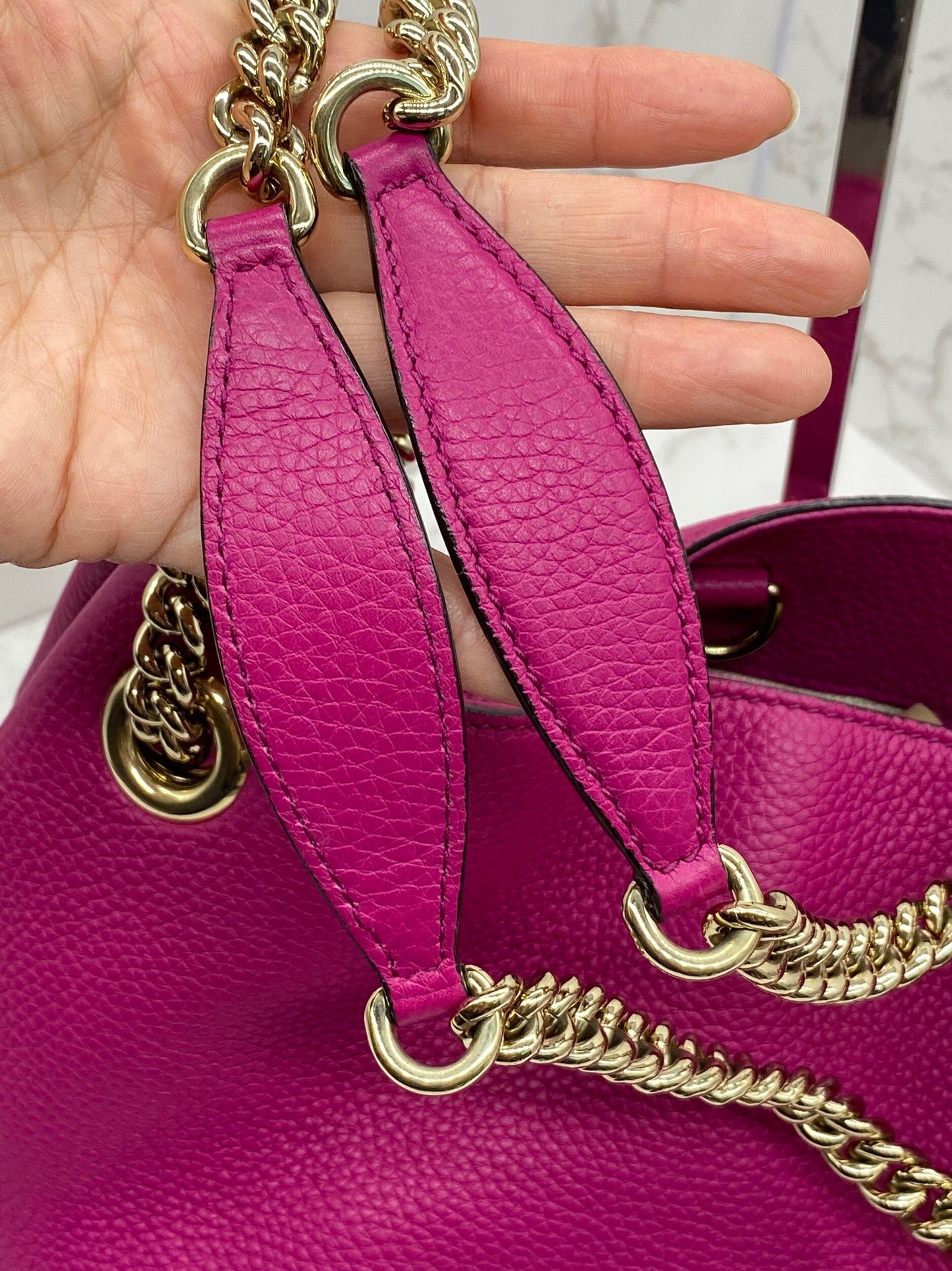 Gucci GG Soho Double Chain Pebbled Leather in Fuchsia Medium