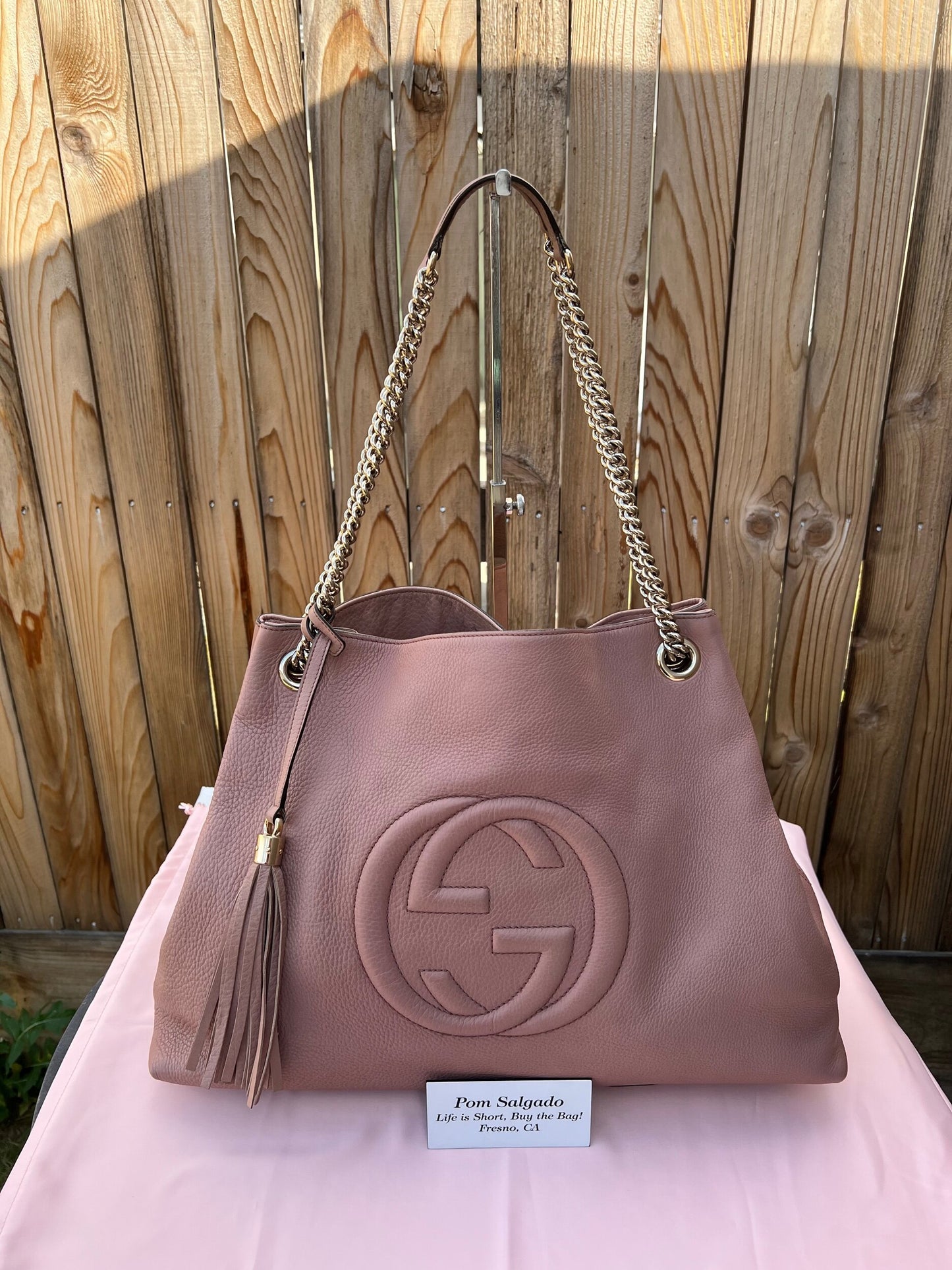 GG Large Beige Pink Pebbled Leather Soho Double Chain Tote Bag