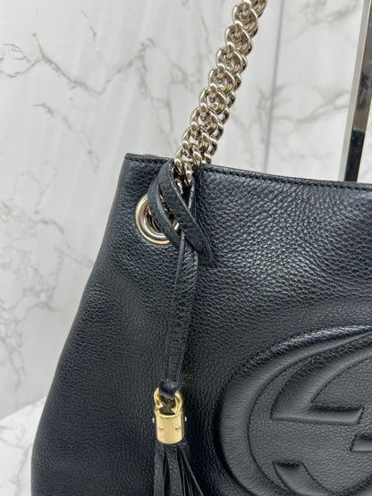 Gucci GG Medium Soho Double Chain Pebbled Leather in Black