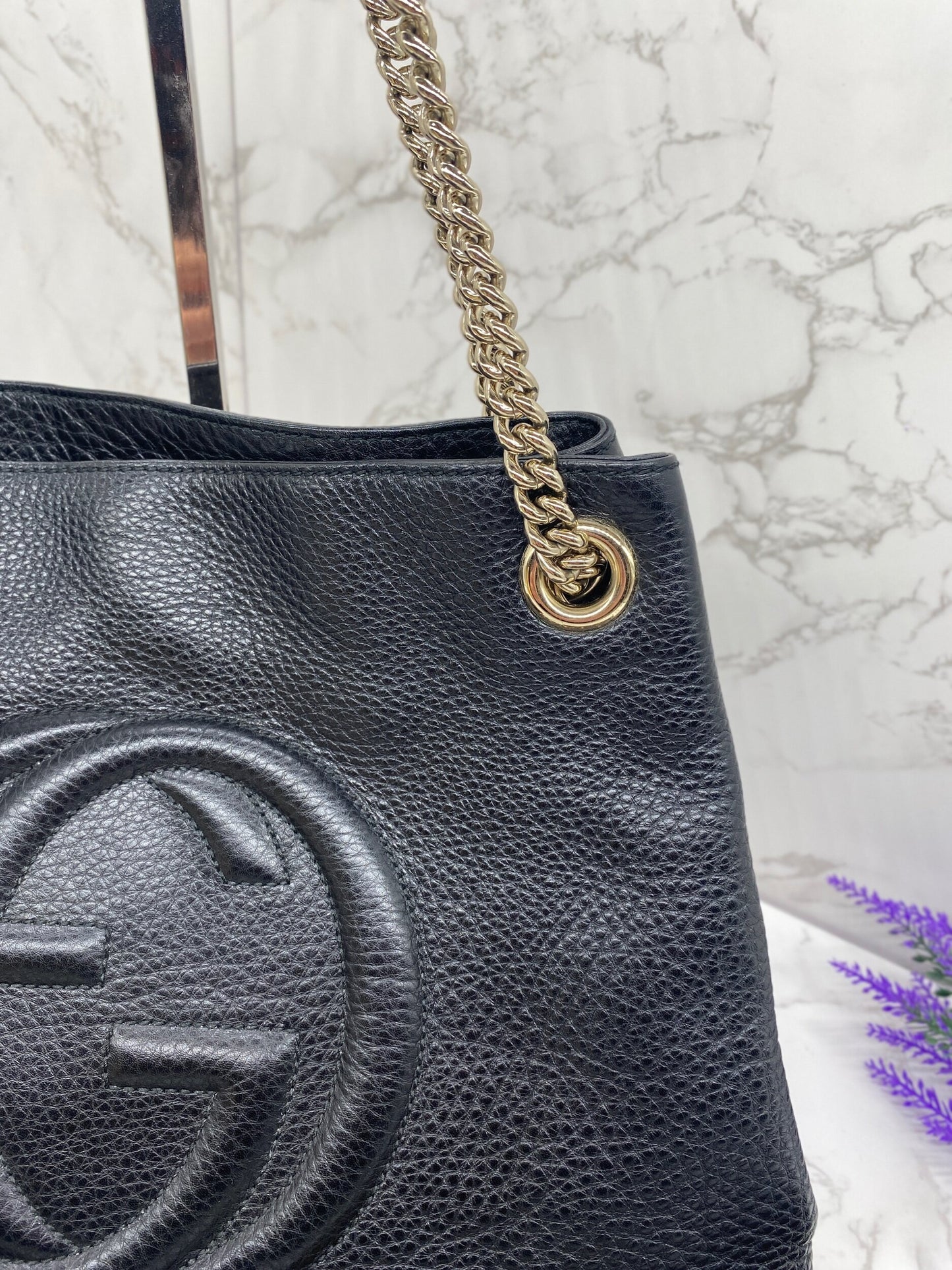 Gucci Medium Soho Double Chain Pebbled Leather in Black