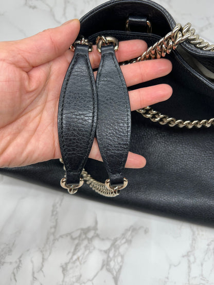 Gucci GG Medium Soho Double Chain Pebbled Leather in Black