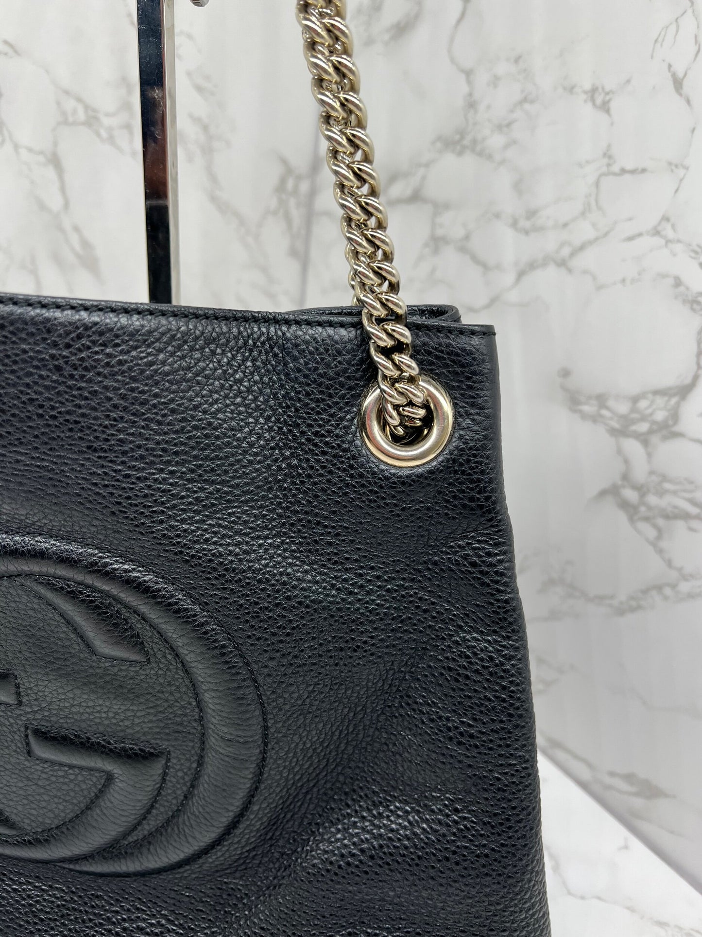 Gucci GG Medium Soho Double Chain Pebbled Leather in Black