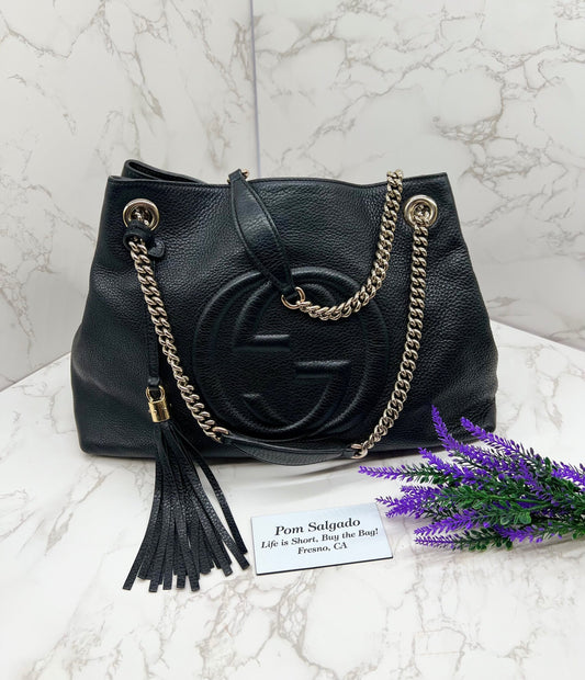 Gucci GG Medium Soho Double Chain Pebbled Leather in Black