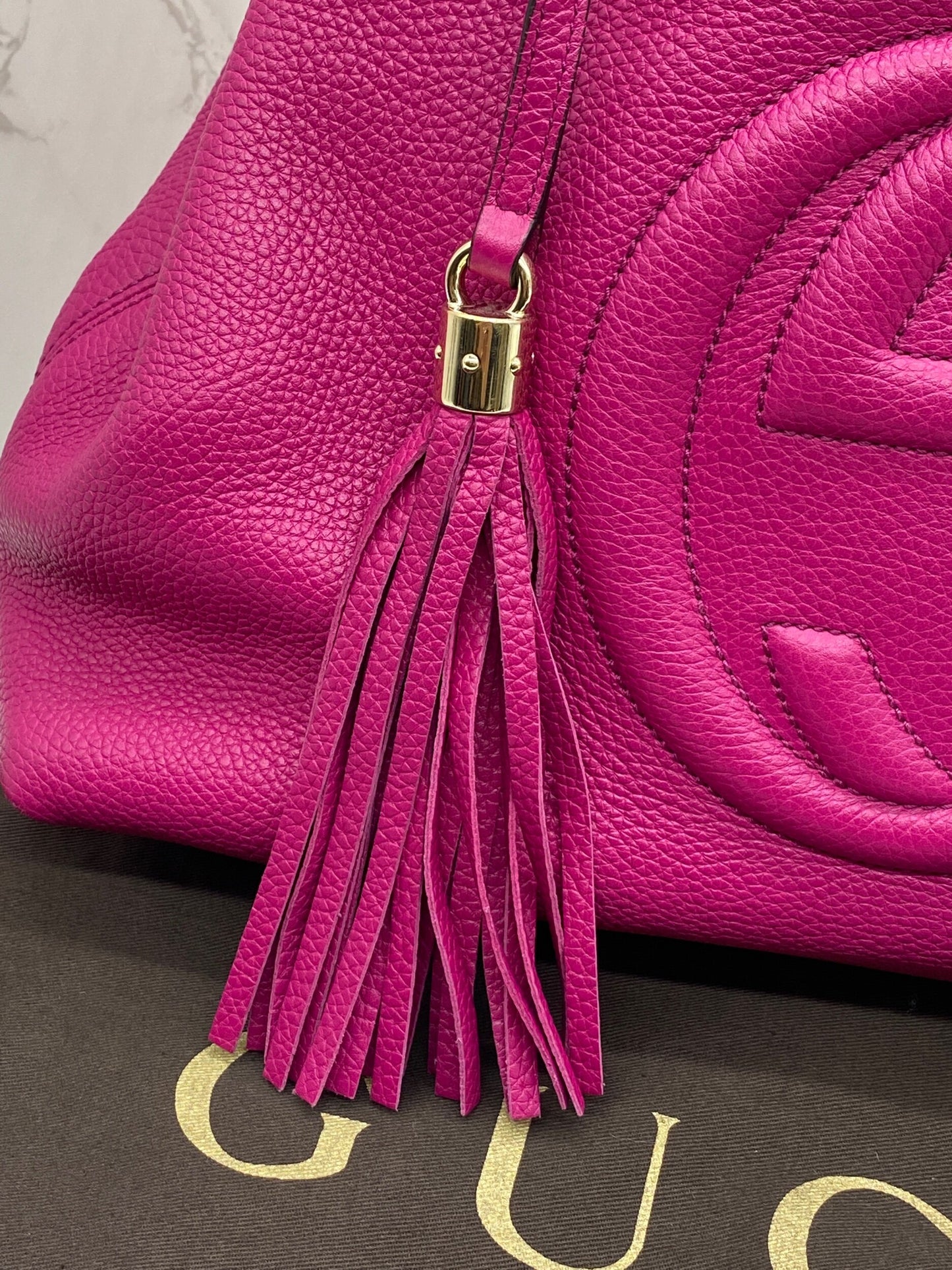 Gucci GG Soho Double Chain Pebbled Leather in Fuchsia Medium