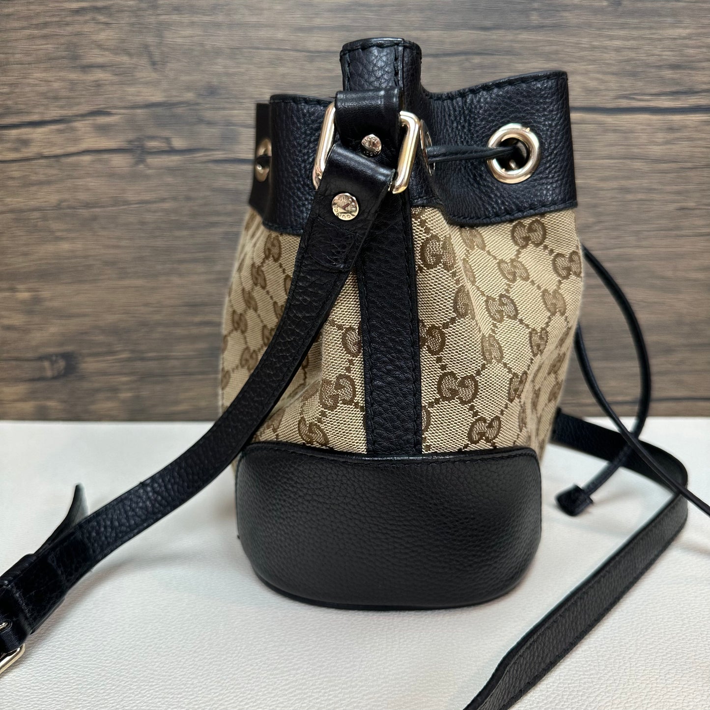 GG Classic Small Bucket Bag, Beige/Black